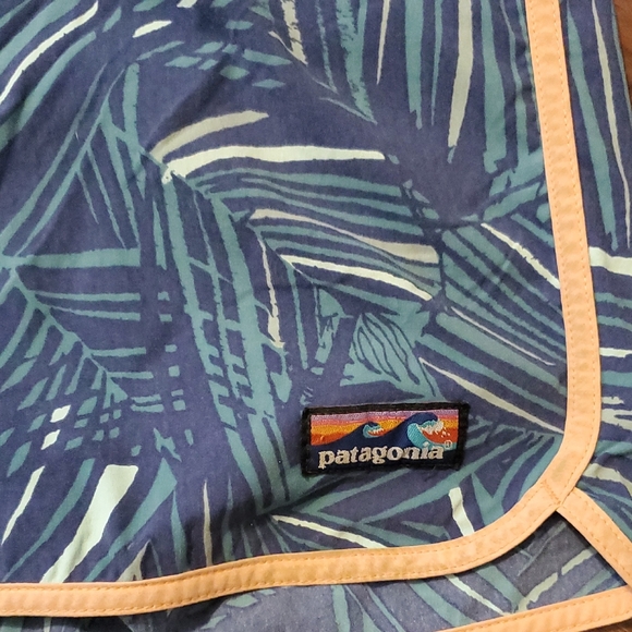 Patagonia Men's Tropical Blue and Orange Board Shorts - Picture 4 of 8